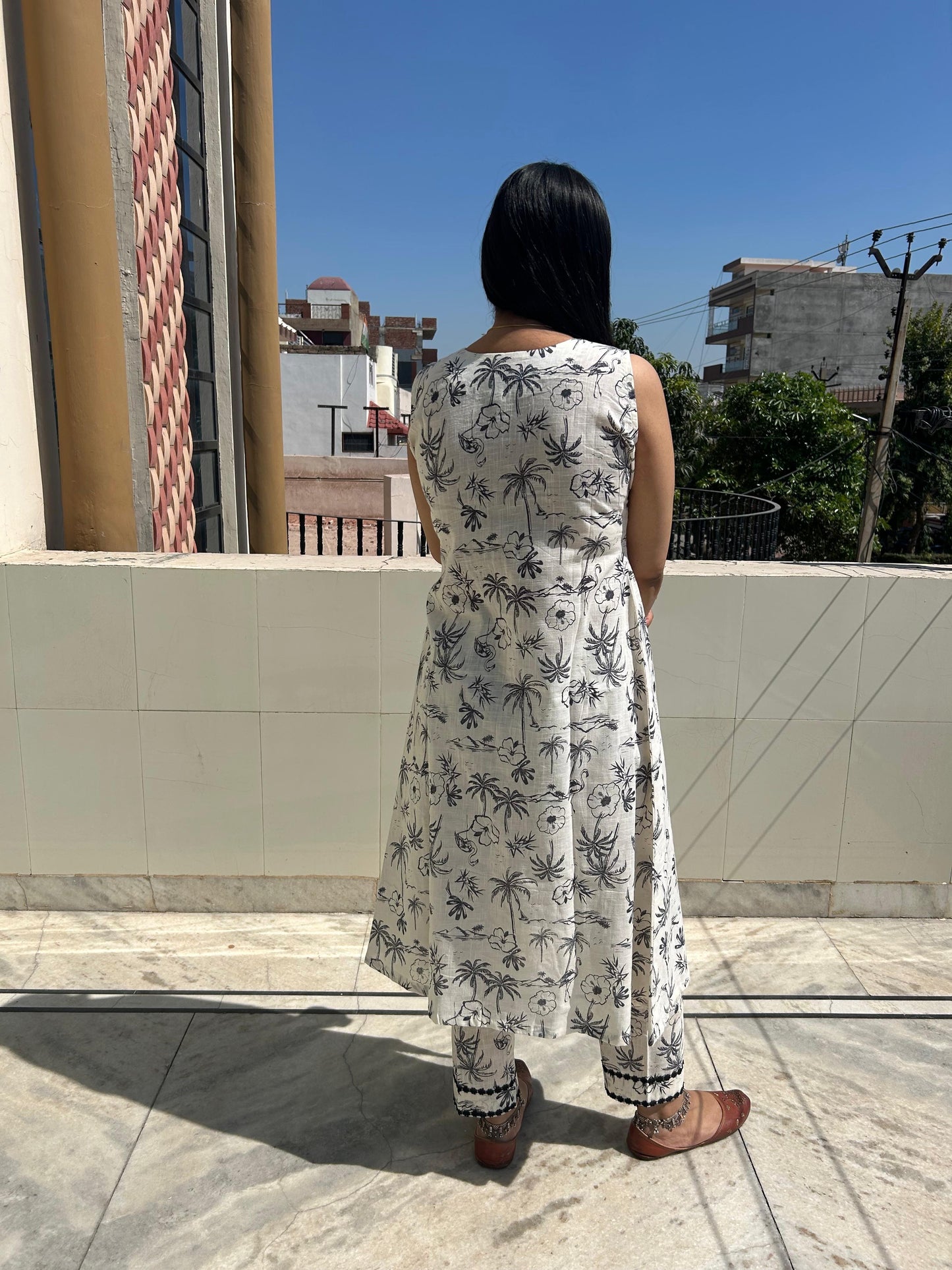 Black and White Sleeveless Suit set