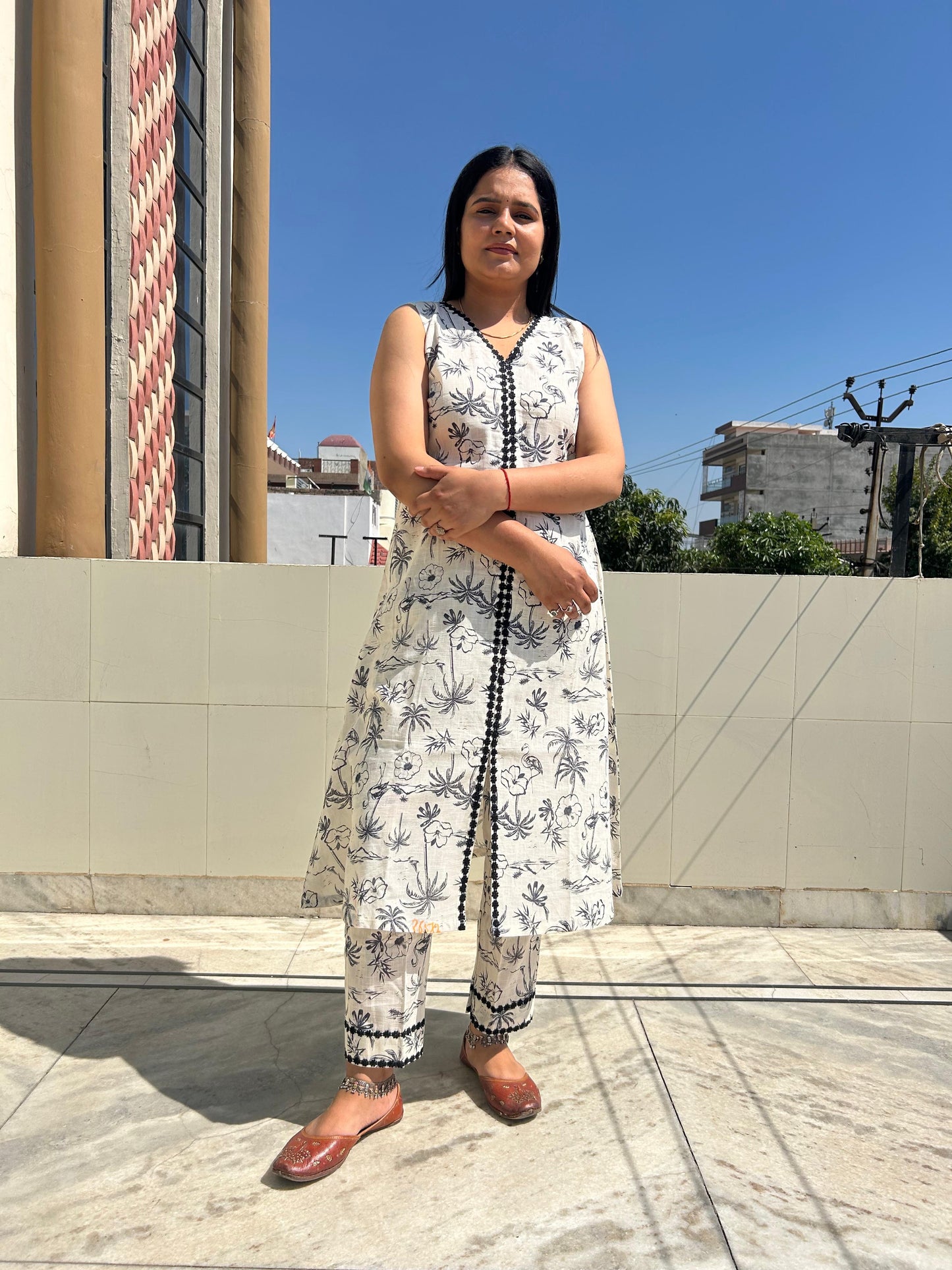 Black and White Sleeveless Suit set